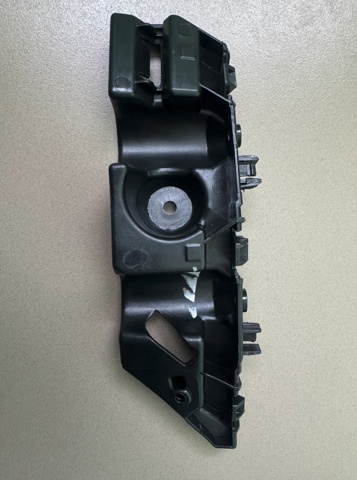 622233928R Renault (RVI) Лівий кронштейн переднього бампера