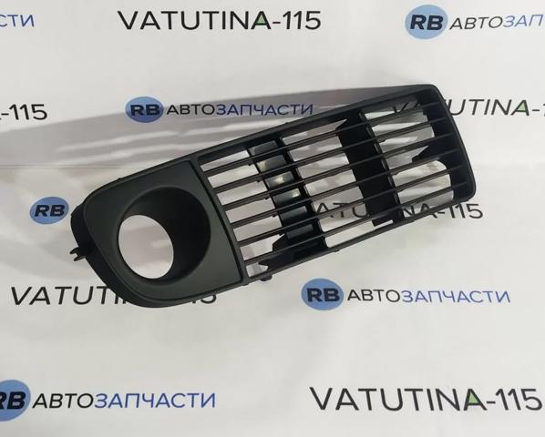 Решітка переднього бампера, права SAT STAU142191