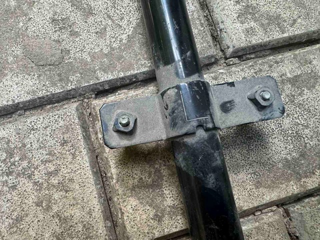 KB7W28550 Mazda Балансир задній лівий