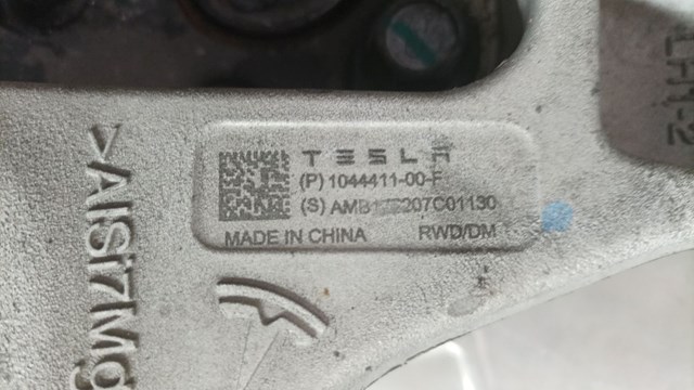104441100F Tesla Motors Цапфа поворотна ліва