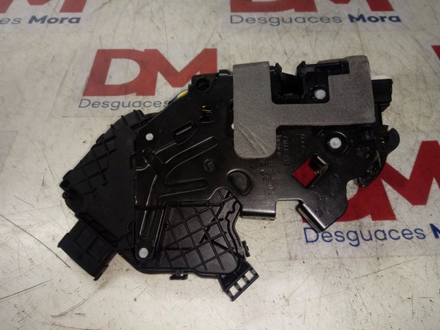 LR063616 Land Rover Замок водійських дверей