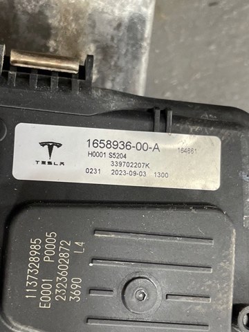 Трапеція щіток лобового скла Tesla 165893600A ціна, від 44.34 USD
