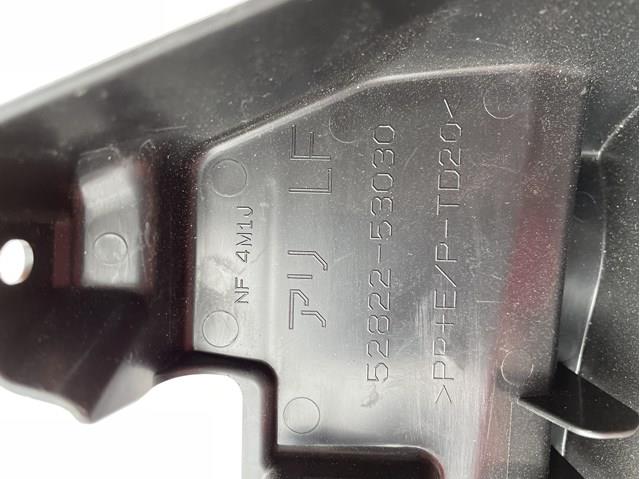 Решітка переднього бампера, внутрішня ліва Toyota 5282253030