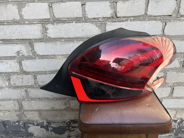 Задня права фара 9825601180 Peugeot/Citroen
