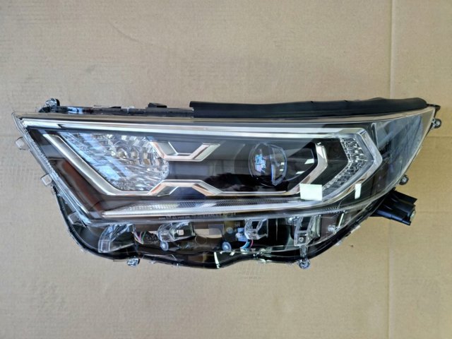 Фара ліва 8118542A33 Toyota