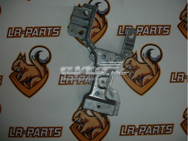 Кронштейн бампера переднього LR091875 Land Rover