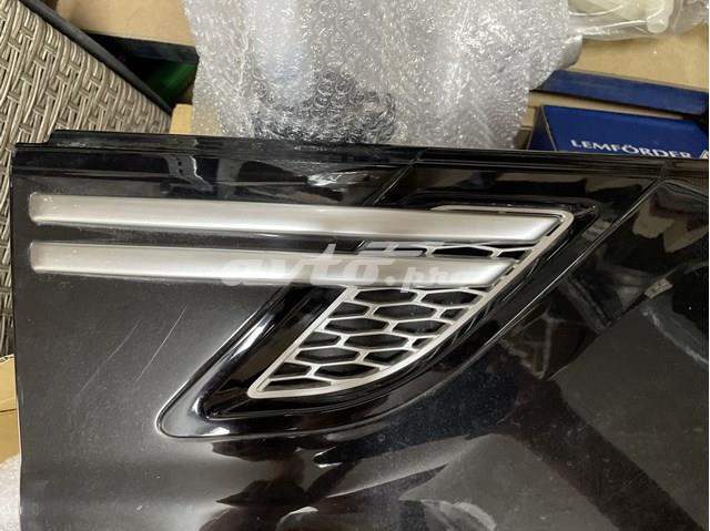 Молдинг переднього правого крила Land Rover LR062119