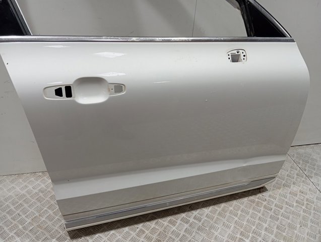 32345931 Volvo Пасажирські передні двері