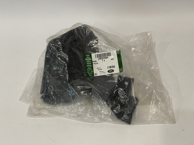 Купити LR092684 Land Rover Повітропровід радіатора