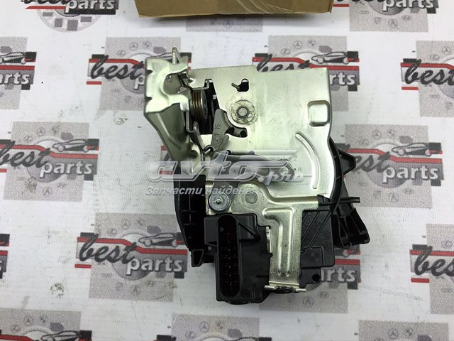 Замок задньої дверї, правої LR070431 Land Rover
