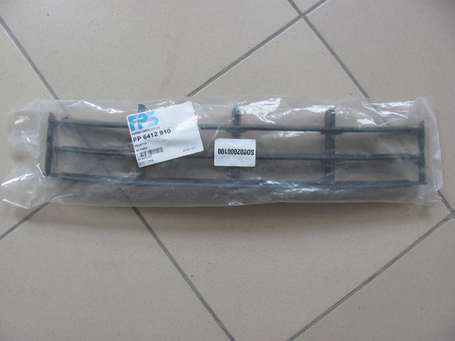 Решітка переднього бампера, центральна FPS FP6412910 ціна, від 8.79 USD