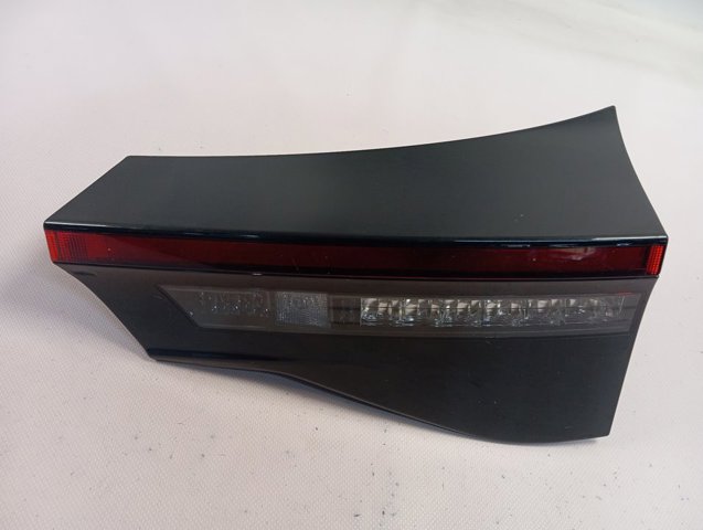 Купити 815800DB70 Toyota Ліхтар задній внутрішній правий