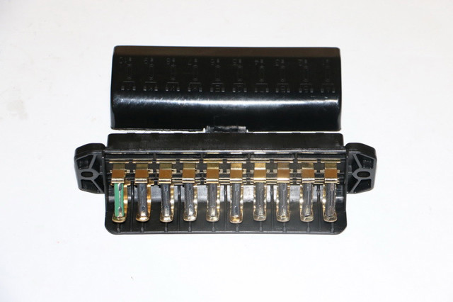 Коробка запобіжників ВАЗ 2102 універсал (1970 - 1987) ціна, від 2.83 USD