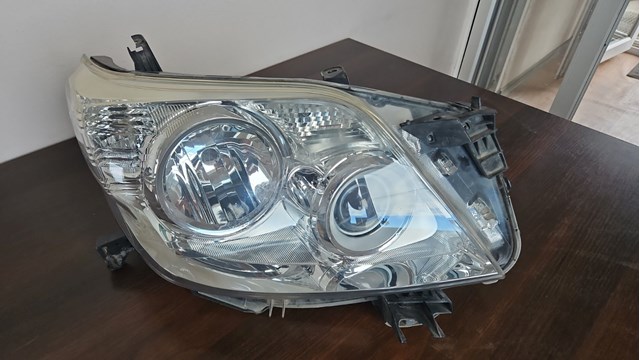 Фара правая Toyota 8113060L90 ціна, від 126.60 USD
