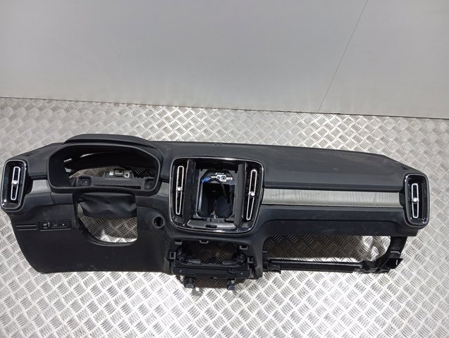 Купити 32315799 Volvo Панель передня "торпедо"
