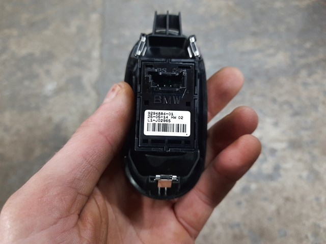 9294884 BMW Кнопка підйомника переднього правого скла