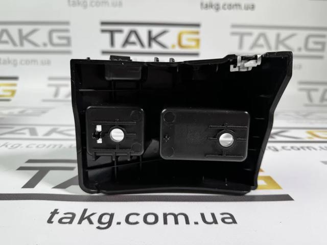 150696900A Tesla Супорт/кронштейн кріплення заднього ліхтаря, правий