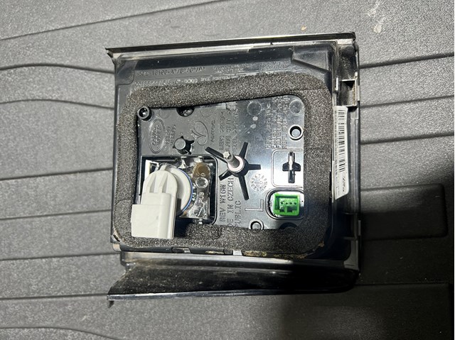 Купити LR135479 Land Rover 