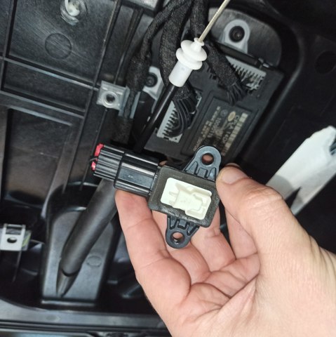 Датчик Айрбег передній Land Rover CK5214C676AA ціна, від 6.34 USD