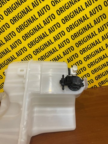 VA4567480 Mazda Бачок склоомивача