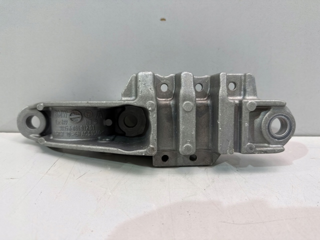 6884012 BMW Хомут кріплення втулки стабілізатора, переднього