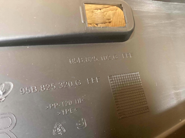 Захист днища передній правий Porsche 95B825102G ціна, від 82.87 USD