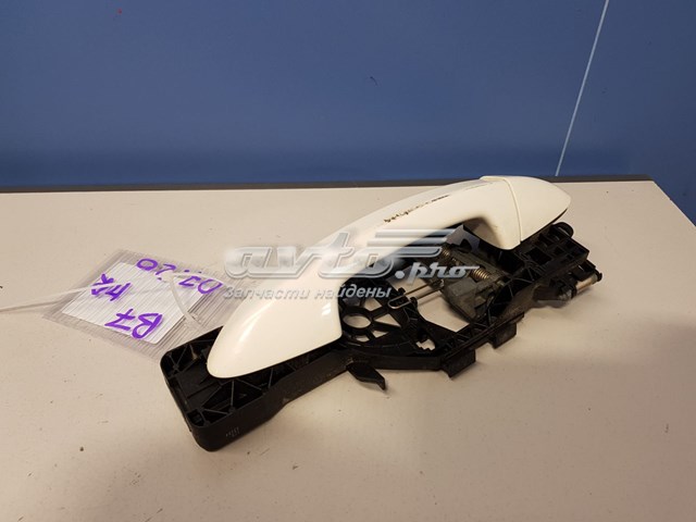 Ручка двері правою зовнішня перед/зад 3C0837206GRU VAG