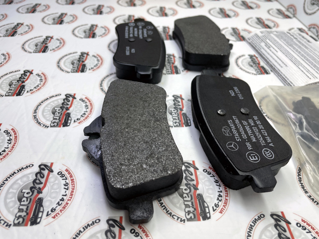 Купити A000420870490 Mercedes Задні колодки