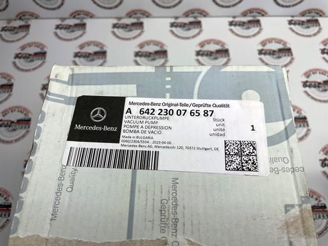 A642230076587 Mercedes Насос вакуумний
