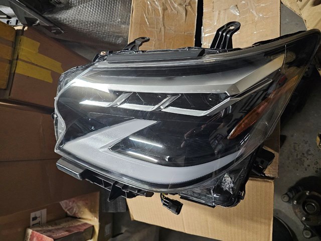8118560G20 Toyota Фара дальнього світла в зборі