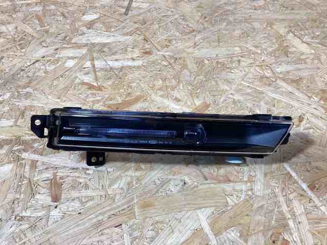 Протитуманка права Land Rover LR093416 ціна, від 164.67 USD