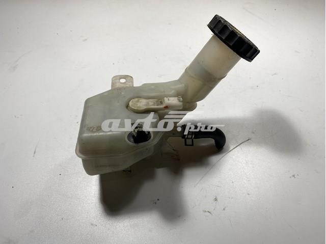 Бачок головного гальмівного циліндру на Mitsubishi ASX  GA