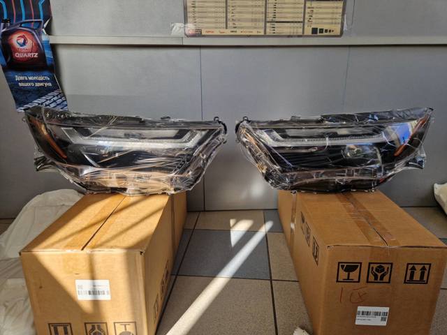 Фара права 8111042D90 Toyota