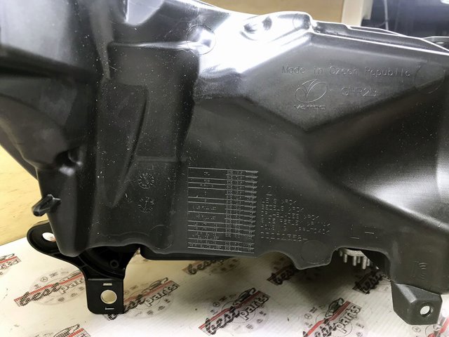 LR116097 Land Rover Фара дальнього світла в зборі
