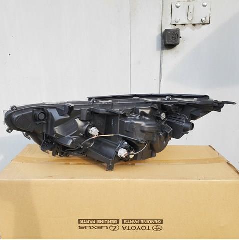 Купити 8114542A33 Toyota Права блок фара