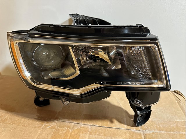 68289234AE Chrysler Основна фара - вставка