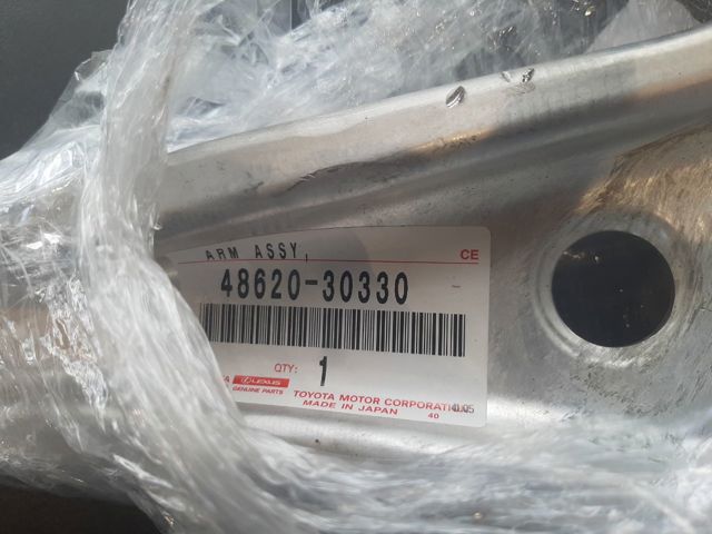 Важіль передньої підвіски нижній, правий 4862030330 Toyota