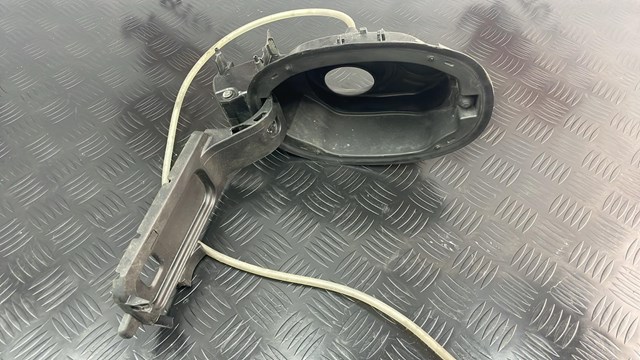 LR092637 Land Rover Горловина паливного бака