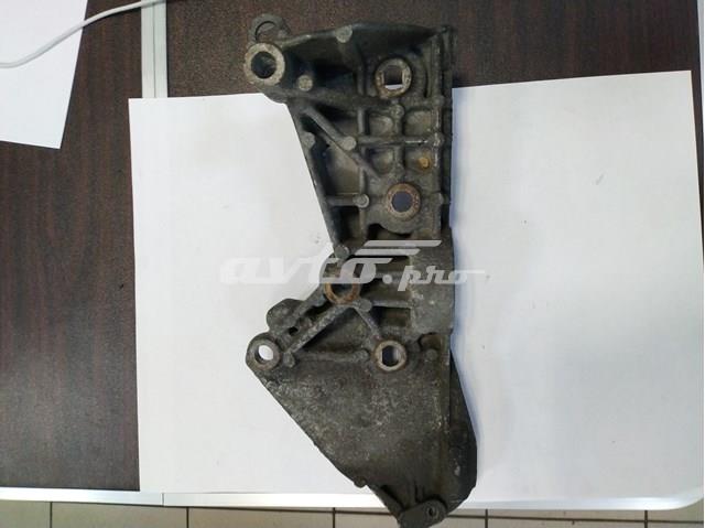 Кронштейн генератора 8200327134 Renault (RVI)