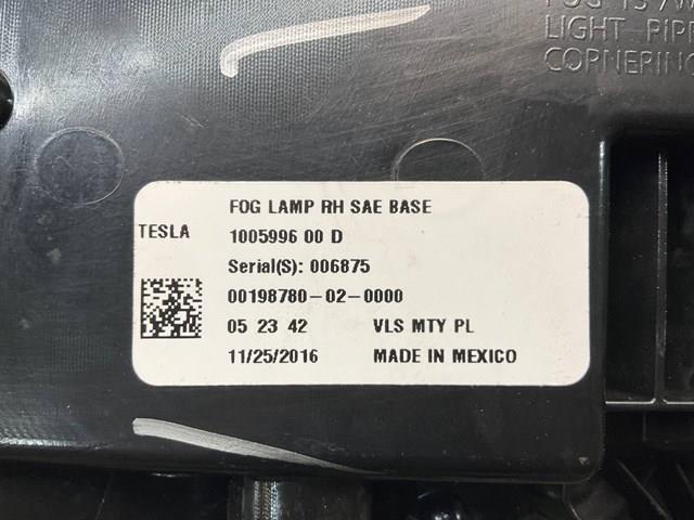 Купити 100599600D Tesla Протитуманка права