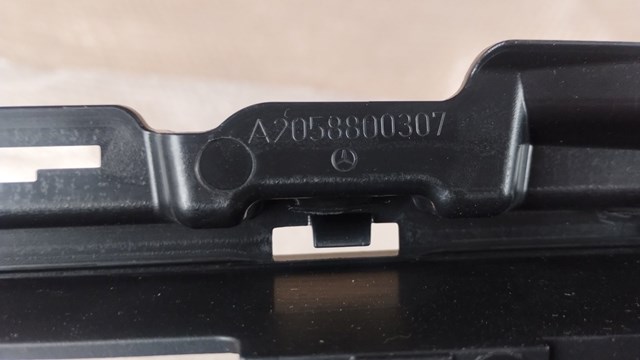 Решітка радіатора A2058800507 Mercedes
