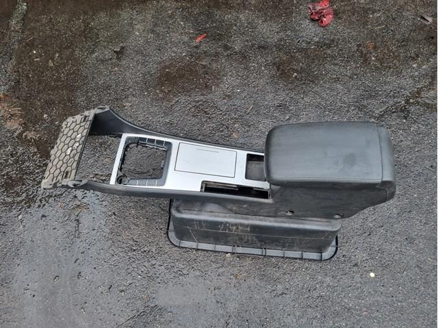 Консоль центральна панелі керування 561863241J82V VAG