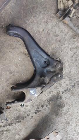 Правий важіль передній нижній підвіски Mazda UR6134300B