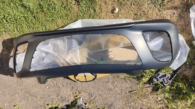 Передній бампер EH1050031 Mazda