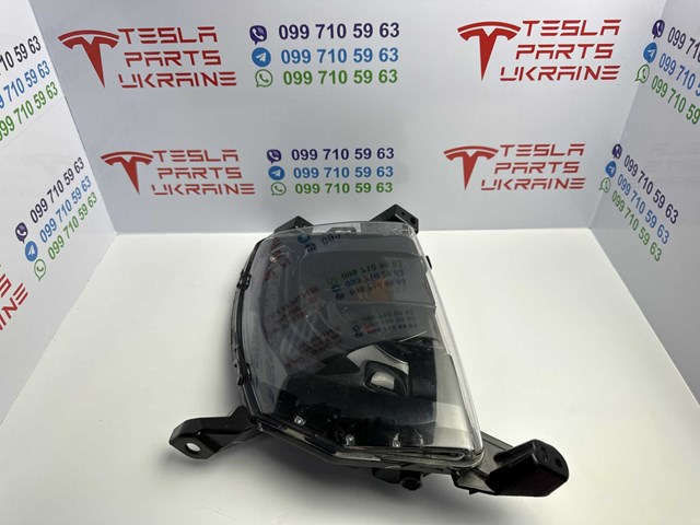Фара протитуманна, права 100599600D Tesla