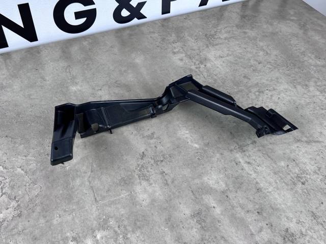  Land Rover LR105879