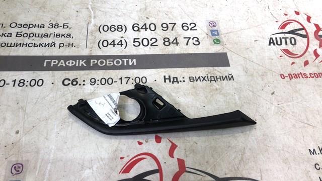 D10J50C11 Mazda Решітка переднього бампера, права