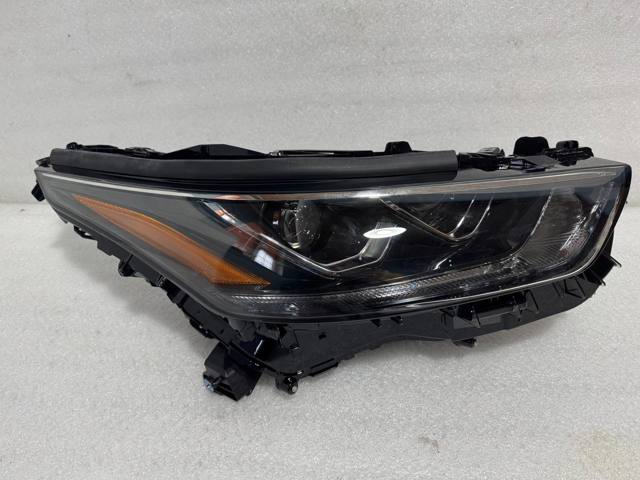 Фара передня права Toyota 811100E521