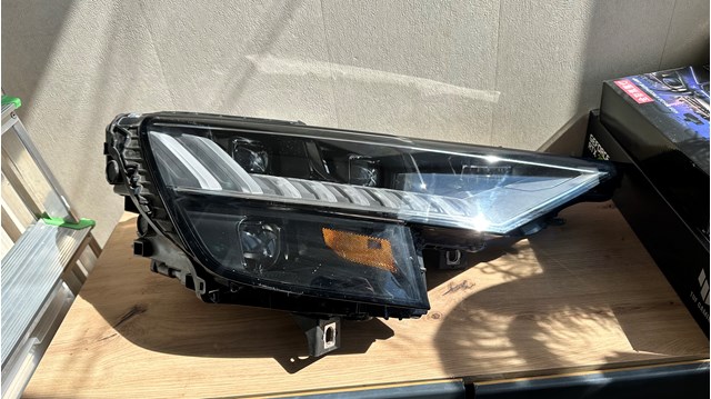  VAG 4M8941036B ціна, від 1862.30 USD