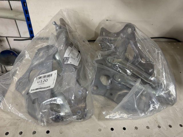 Петля капота, ліва Mercedes A2968800901 ціна, від 56.43 USD